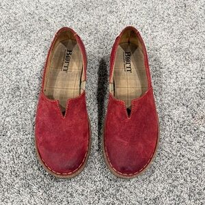Born Tropi Women’s Casual Slip On Shoe Red Suede Flat Comfort Size 9.5/ 41 M/W